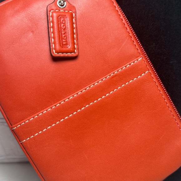 NEW w/ Tags Coach Burnt Orange Coral Leather Wristlet w/ Hangtag - Picture 3 of 13